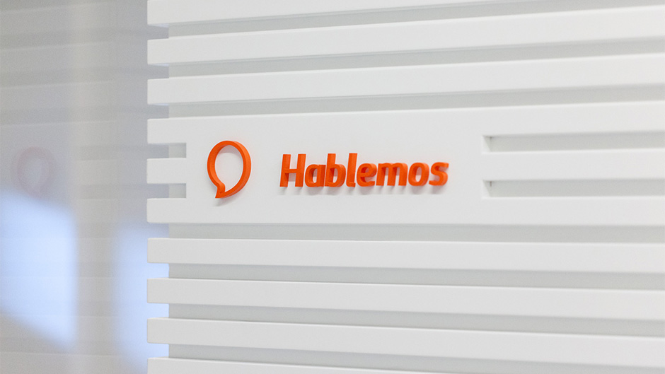 04-pixelarte-estudio-diseno-grafico-implantacion-senaletica-oficinas-signage-Saibo-sala-de-reuniones