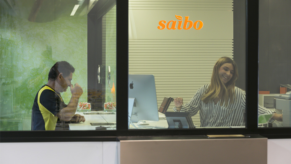 12-pixelarte-estudio-diseno-grafico-rotulacion-oficinas-signage-Saibo-recepcion-mercancias