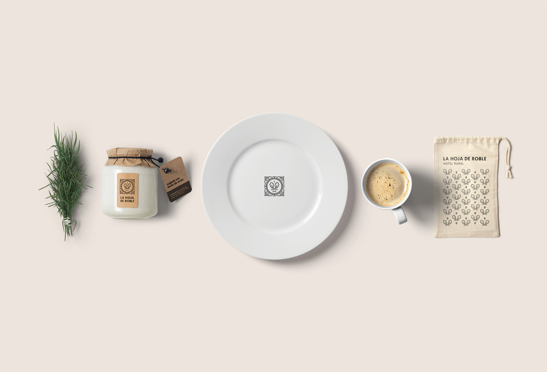 Diseño de identidad corporativa para hotel rural - Diseño de papelería corporativa La Hoja de Roble - Estudio de diseño gráfico en Valencia Pixelarte