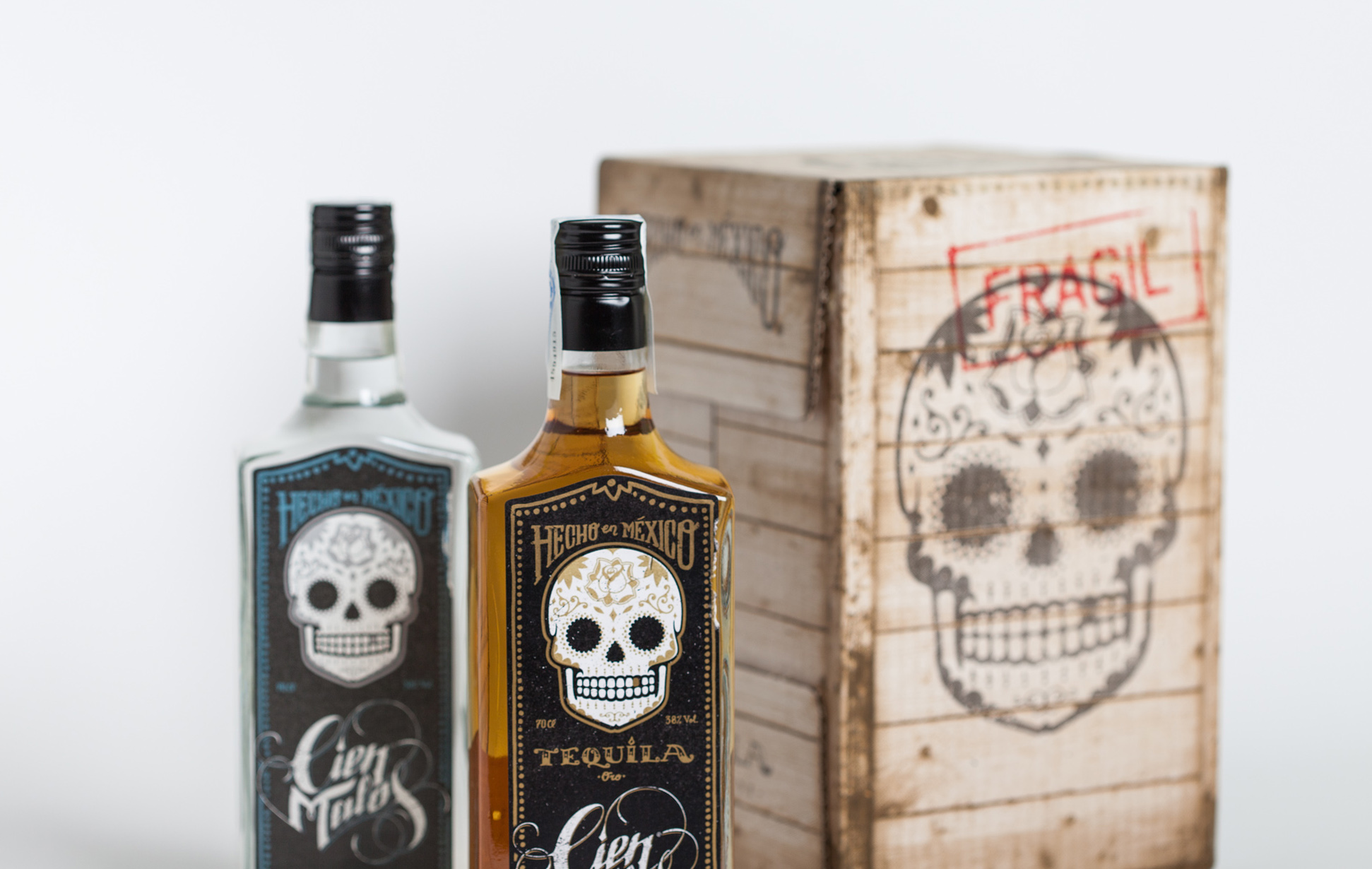 Diseño de etiquetas para bebida - Diseño de packaging botella tequila - Diseño de labelling para tequila Cien Malos - Estudio de diseño Valencia Pixelarte