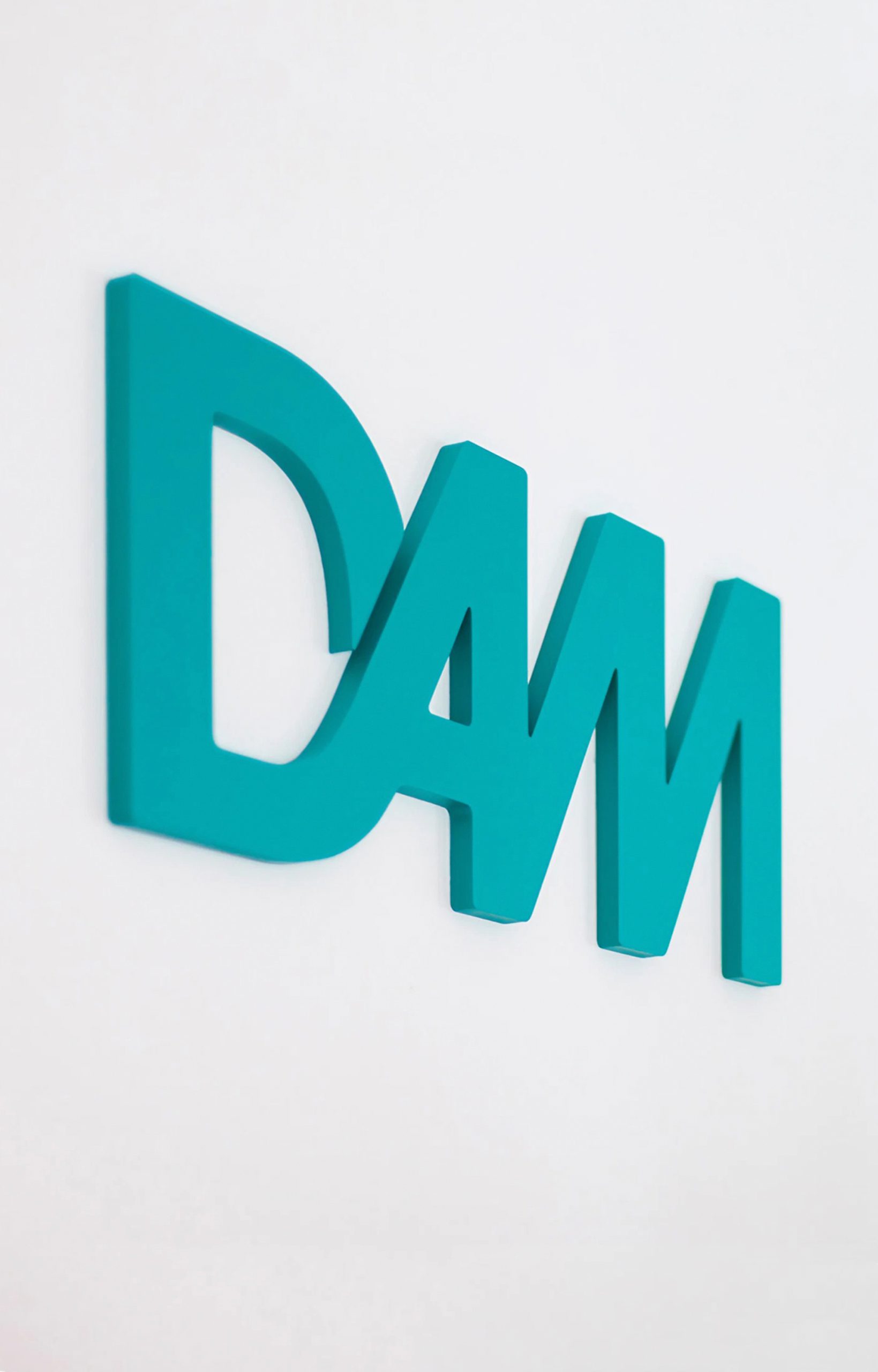 Pixelarte estudio de diseño grafico- Diseño interiores y rotulación oficinas de DAM Depuración de Aguas del Mediterráneo