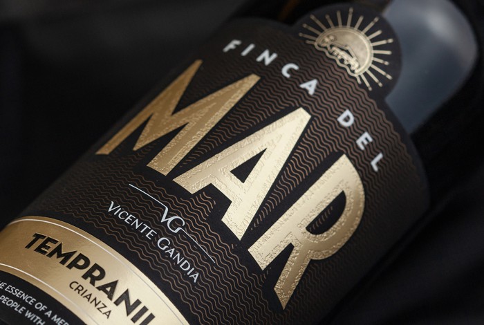 Rediseño de labelling - Diseño de etiqueta vinos Bodegas Vicente Gandía - Diseño para vinos Finca del Mar - Estudio de diseño Valencia Pixelarte