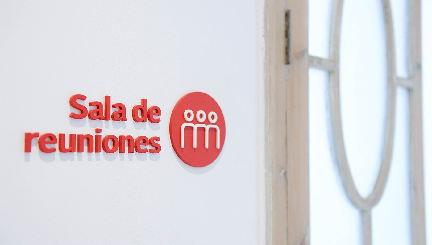 Pixelarte - Estudio de diseño gráfico - Diseño de interiorismo para Esmovia