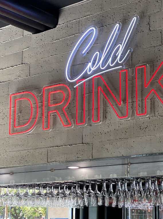 Pixelarte - Estudio de diseño gráfico - Diseño rotulacion restaurante Jenkins - neones