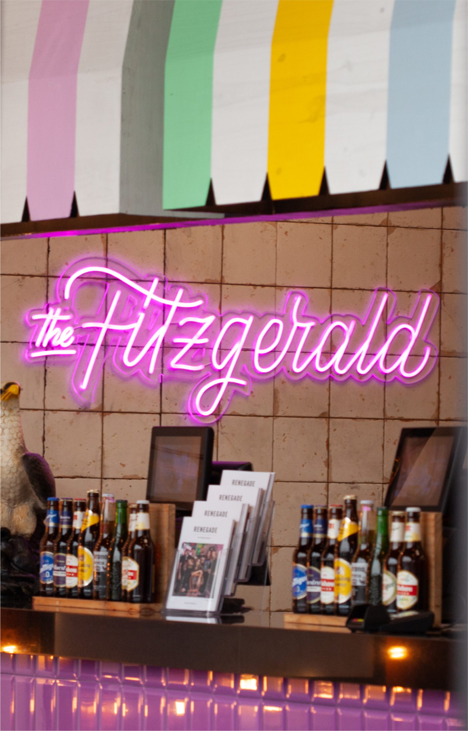 Pixelarte estudio de diseño - Identidad corporativa para The Fitzgerald Burger - rótulo neón