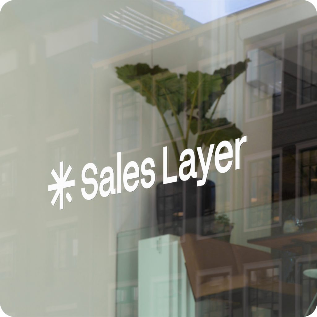 Pixelarte estudio de diseño - Identidad corporativa para Sales Layer - logotipo y rotulación interior