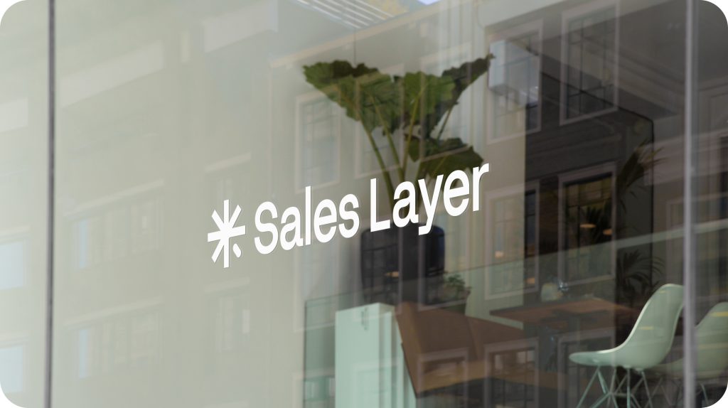 Pixelarte estudio de diseño - Identidad corporativa para Sales Layer - logotipo y rotulación interior