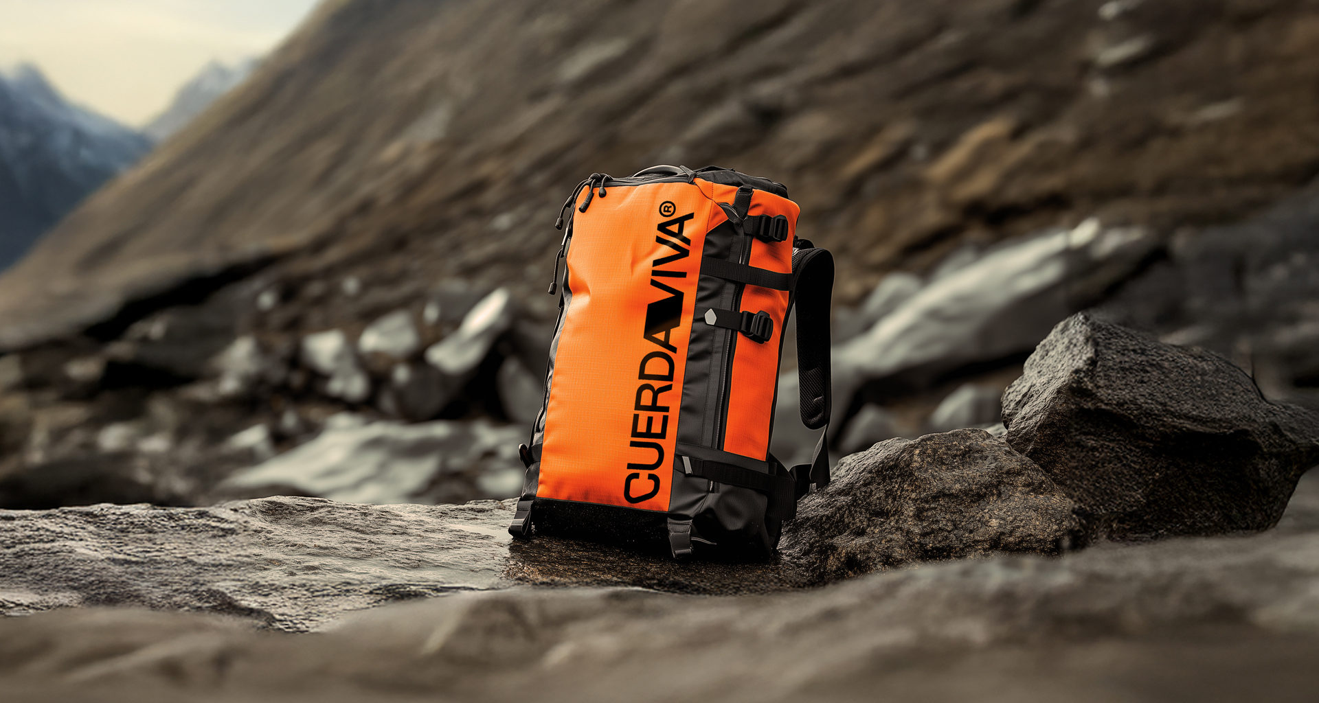 Pixelarte estudio de diseño - identidad corporativa CuerdaViva - mochila montaña